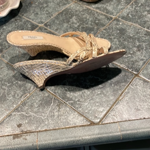 Barely used original Prada shoes - Picture 5 of 8